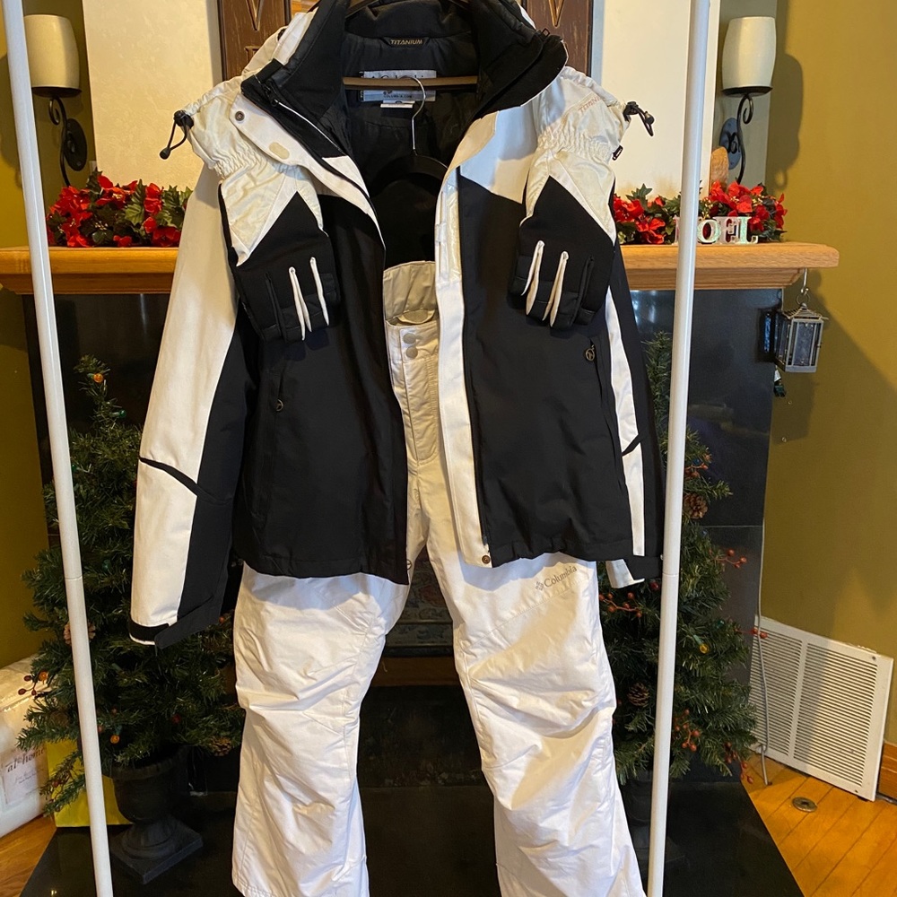 Columbia Ski/Snow outfit : Jacket XL/Snow pant M/Gloves M